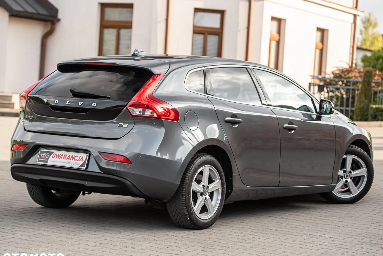 Volvo V40 cena 36900 przebieg: 233244, rok produkcji 2013 z Szczucin małe 436